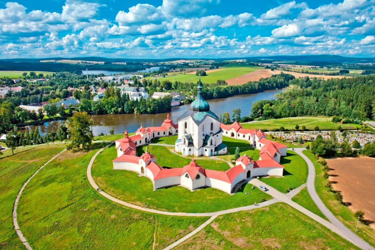 Team-Building in Žďárské vrchy – Nature, Tranquility, and New Experiences