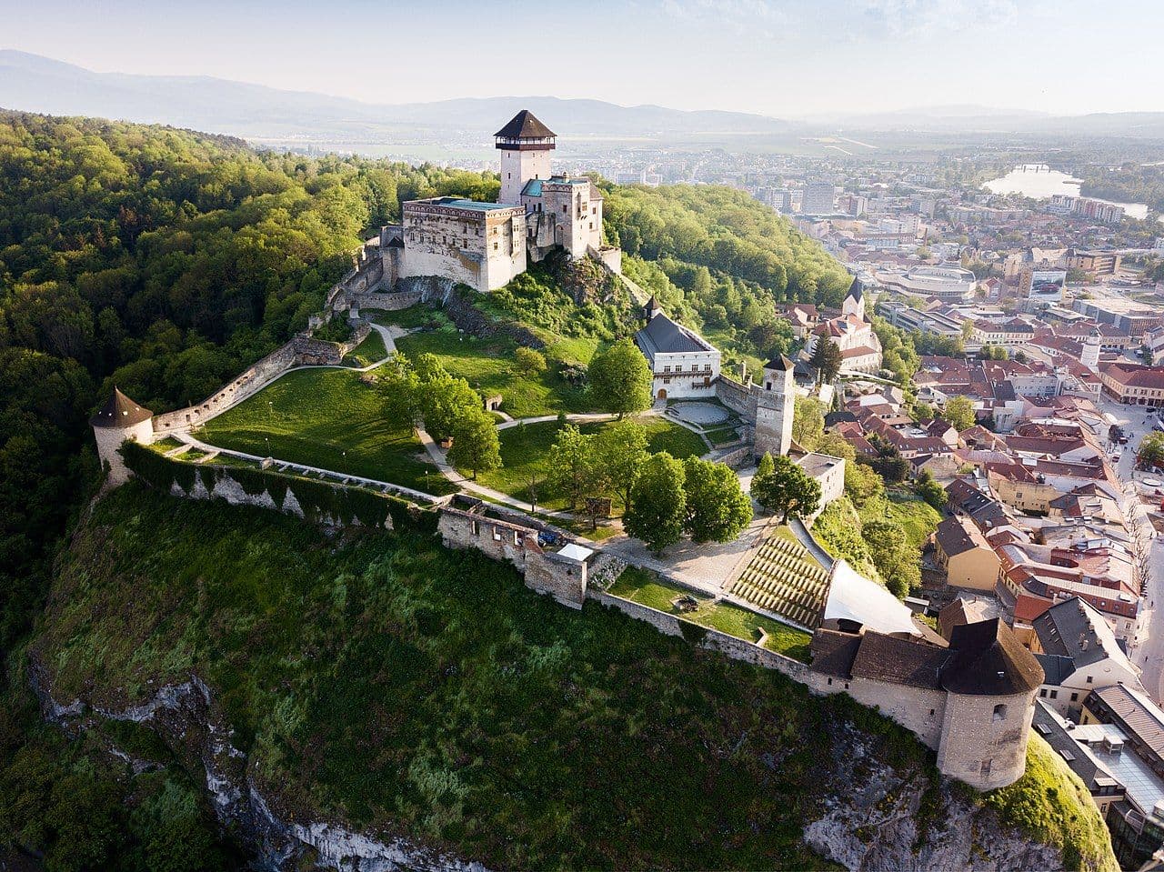 Teambuilding v Trenčíně – Nejlepší místa a aktivity pro váš tým